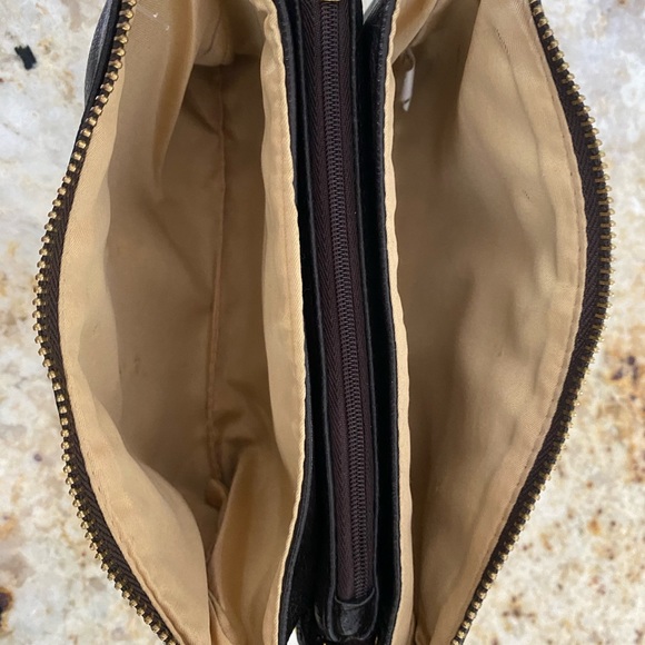 Dark brown soft leather Tory Burch, large 3 compartment wristlet.Adorable! - Picture 4 of 7